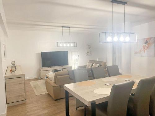 Modern Apartment in Cureghem Anderlecht 134 m² + Terrace - image 4