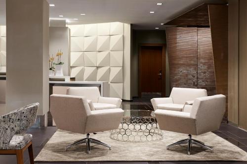 Bar, The Godfrey Hotel Boston near Boston Tea Party Schiff & Museum