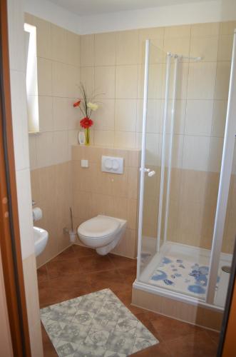 Pod Mewami Pod Mewami