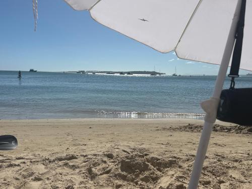 Frente al Mar Servicio de Playa A pasos de Gorlero y Puerto Garage Limpieza diaria - image 3