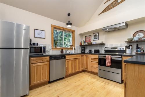 Alpine Drift | Hot Tub, Pet Friendly, Wifi in Packwood (WA)