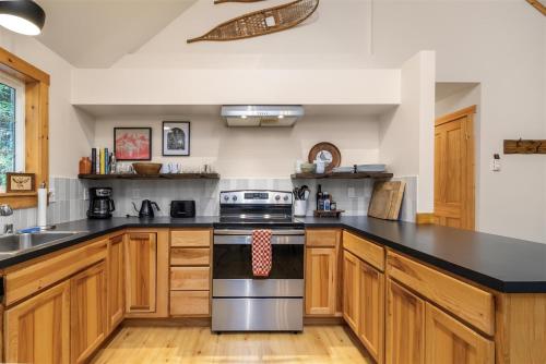 Alpine Drift | Hot Tub, Pet Friendly, Wifi in Packwood (WA)