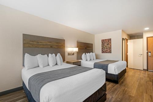 Best Western Plus Waterloo & Cedar Falls – Waterloo, IA