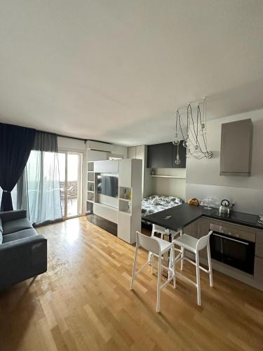 Modern Loft Private, Rome (photo 10)