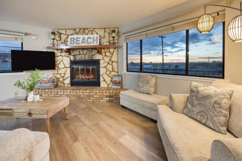 Mendel Manor by AvantStay Walk to Beach Large Deck Patio Mendel Manor by AvantStay Walk to Beach Large Deck Patio