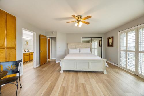 Mendel Manor by AvantStay Walk to Beach Large Deck Patio Mendel Manor by AvantStay Walk to Beach Large Deck Patio