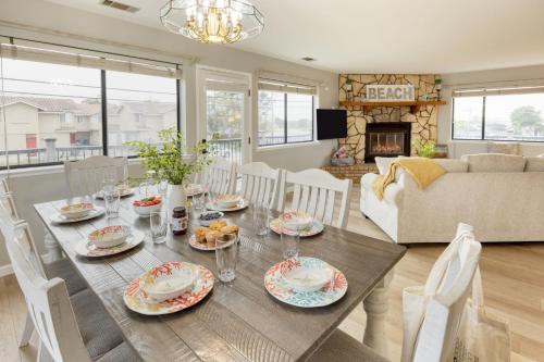 Mendel Manor by AvantStay Walk to Beach Large Deck Patio Mendel Manor by AvantStay Walk to Beach Large Deck Patio