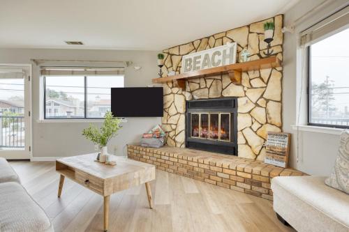 Mendel Manor by AvantStay Walk to Beach Large Deck Patio Mendel Manor by AvantStay Walk to Beach Large Deck Patio