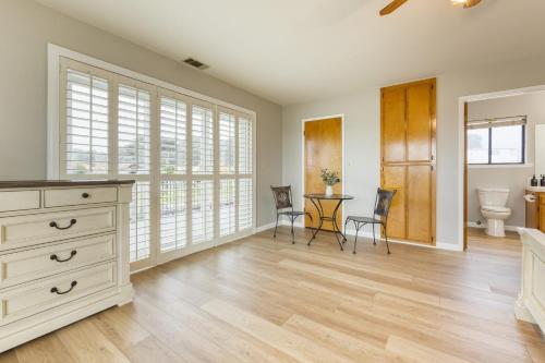 Mendel Manor by AvantStay Walk to Beach Large Deck Patio Mendel Manor by AvantStay Walk to Beach Large Deck Patio