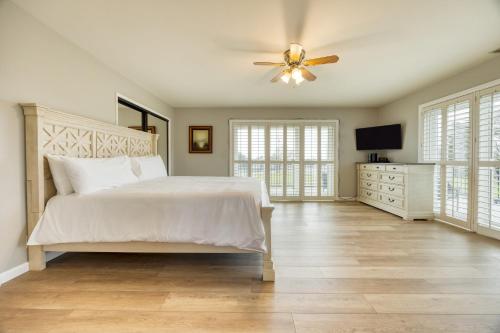 Mendel Manor by AvantStay Walk to Beach Large Deck Patio Mendel Manor by AvantStay Walk to Beach Large Deck Patio