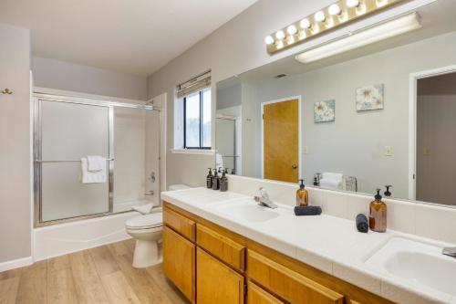 Mendel Manor by AvantStay Walk to Beach Large Deck Patio Mendel Manor by AvantStay Walk to Beach Large Deck Patio