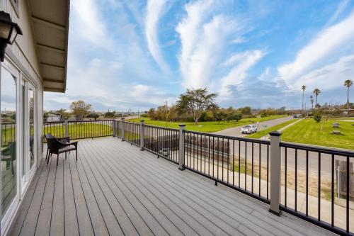 Mendel Manor by AvantStay Walk to Beach Large Deck Patio Mendel Manor by AvantStay Walk to Beach Large Deck Patio