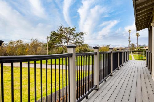 Mendel Manor by AvantStay Walk to Beach Large Deck Patio Mendel Manor by AvantStay Walk to Beach Large Deck Patio