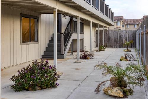 Mendel Manor by AvantStay Walk to Beach Large Deck Patio Mendel Manor by AvantStay Walk to Beach Large Deck Patio