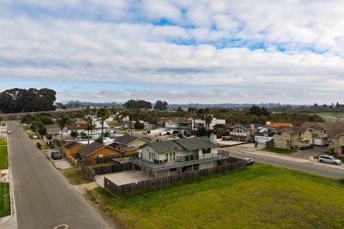 Mendel Manor by AvantStay Walk to Beach Large Deck Patio Mendel Manor by AvantStay Walk to Beach Large Deck Patio