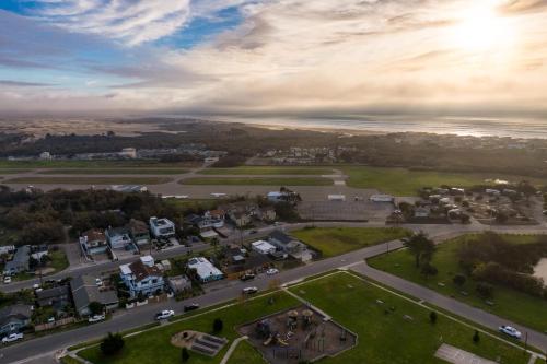 Mendel Manor by AvantStay Walk to Beach Large Deck Patio Mendel Manor by AvantStay Walk to Beach Large Deck Patio
