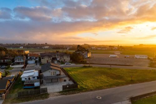 Mendel Manor by AvantStay Walk to Beach Large Deck Patio Mendel Manor by AvantStay Walk to Beach Large Deck Patio