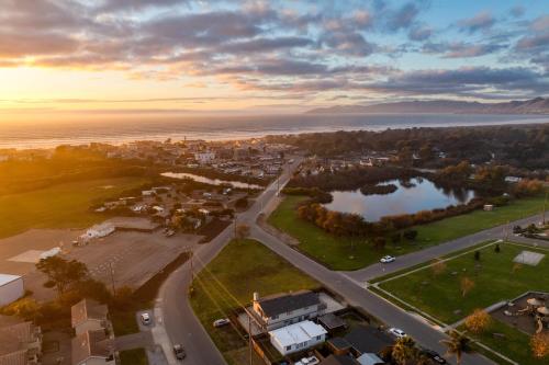 Mendel Manor by AvantStay Walk to Beach Large Deck Patio Mendel Manor by AvantStay Walk to Beach Large Deck Patio