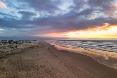 Mendel Manor by AvantStay Walk to Beach Large Deck Patio Mendel Manor by AvantStay Walk to Beach Large Deck Patio