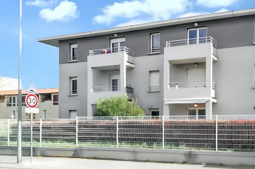 Apartment with 2 bedrooms in Carcassonne with furnished terrace 55 km from the beach - image 8