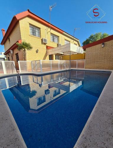 . Casa Hermosilla con piscina by Sanlúcar Housing