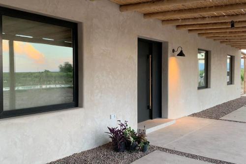 Casa B entre viñedos (Casa B entre vinedos) in San Martín (Mendoza)