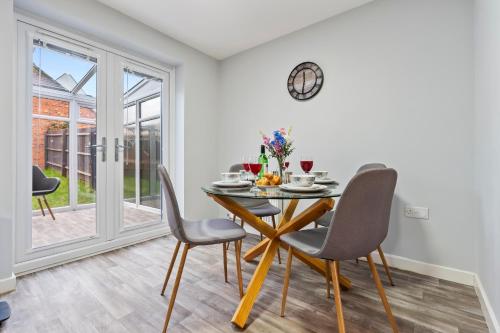 บริการและสิ่งอำนวยความสะดวก, 247 Serviced accommodation Telford-3Br Morden in ลอว์ลีย์