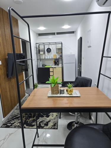 virtuvė, Modern Apartment in Ramat Gan Next to Sheba in Priemiestis/oro uostas