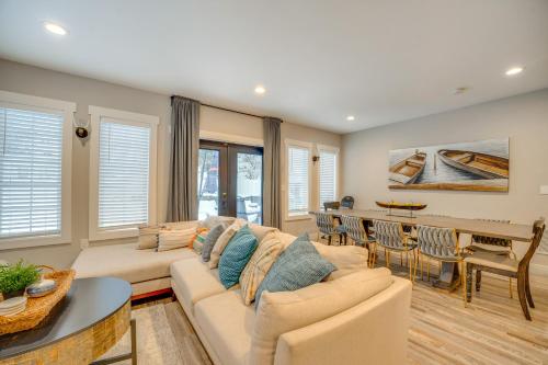 Grand Chelan Large Group Getaway Pool and Hot Tub