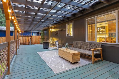 The Humble Abode | Wifi, AC, Fireplace in Packwood (WA)