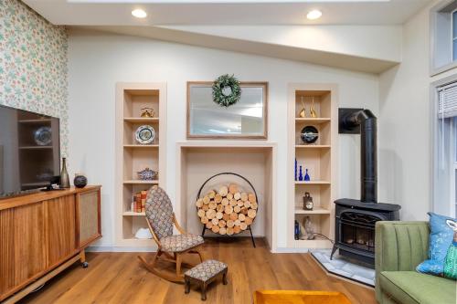 The Humble Abode | Wifi, AC, Fireplace in Packwood (WA)