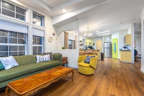 The Humble Abode | Wifi, AC, Fireplace in Packwood (WA)