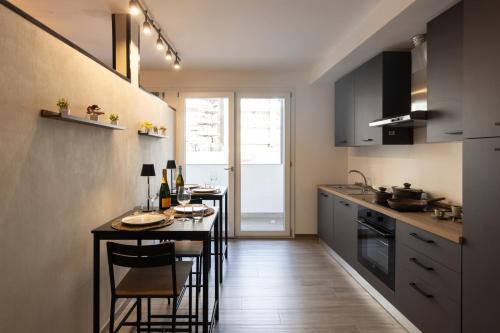 Urban Chic Luxury Suite Apartments 3
