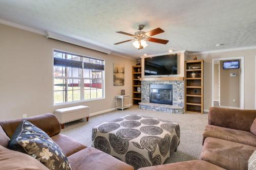 Newport Home with Private Hot Tub and Mountain View! in Newport, USA