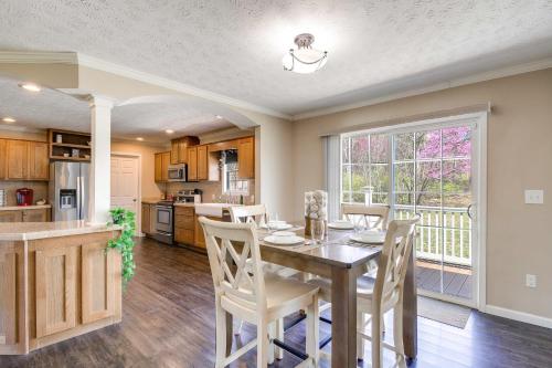 Newport Home with Private Hot Tub and Mountain View! in Newport, USA