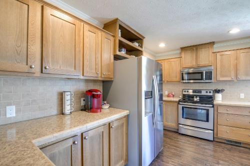 Newport Home with Private Hot Tub and Mountain View! in Newport, USA