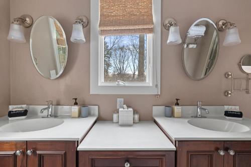 Cedar Gables & Carriage House