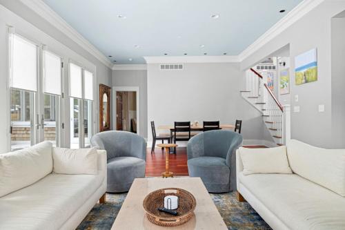 Cedar Gables & Carriage House