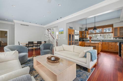 Cedar Gables & Carriage House