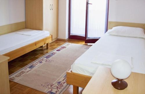 One-Bedroom Apartment image 2