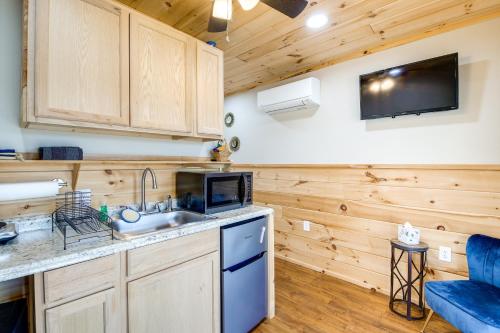 Newport Cabin in the Smokies Hike, Bike and More! in Newport, USA