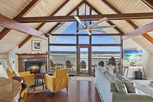 Oceanfront, Serenity Under the Sea, Tiki Bar and Grand Deck!