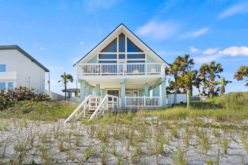 Oceanfront Serenity Under the Sea Tiki Bar and Grand Deck! - image 10