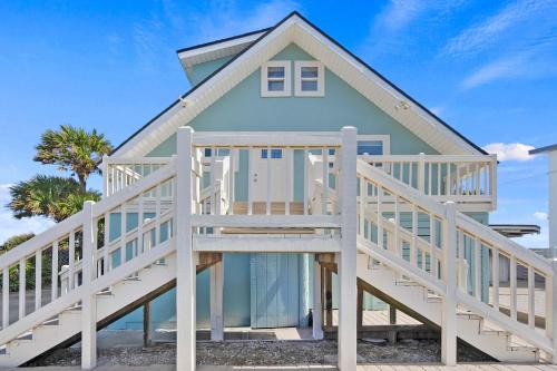 Oceanfront Serenity Under the Sea Tiki Bar and Grand Deck! - image 3