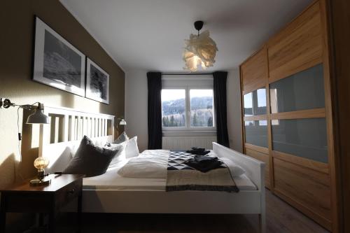 2 bedrooms, 3 beds