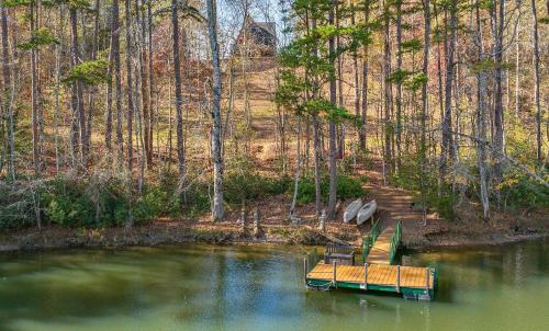 Lakefront, New, Private Dock, Hot Tub, Fire Pit, Canoe, Incredible Views Lakefront, New, Private Dock, Hot Tub, Fire Pit, Canoe, Incredible Views