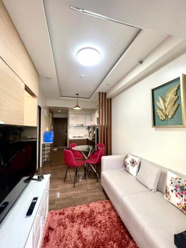 Beauty Makati Penthouse 4 room Family Condo
