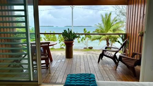 Erkély/terasz, BLUE LAGOON - Terrace View & Beach Access - FREE WIFI PARKING - Bora Bora Dream - SPECIAL OFFER in Faanui