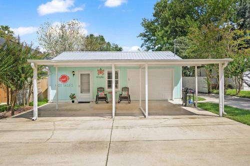 Dog Friendly Cottage Just North of Historic St Aug in St. Augustine, USA