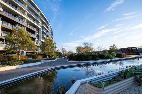 City View 2br Apartment W Pool, Gym, Parking in 格倫艾里斯